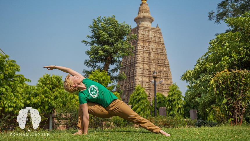 Parshvakonasana photo