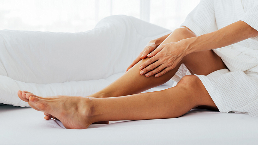 Self-massage of the legs photo