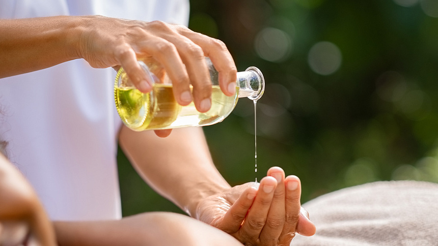oil in ayurveda photo