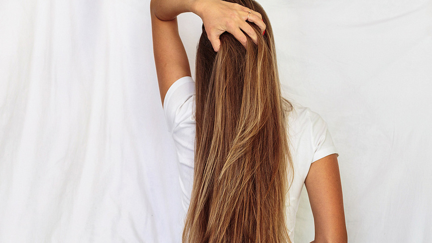 Head massage with oil photo