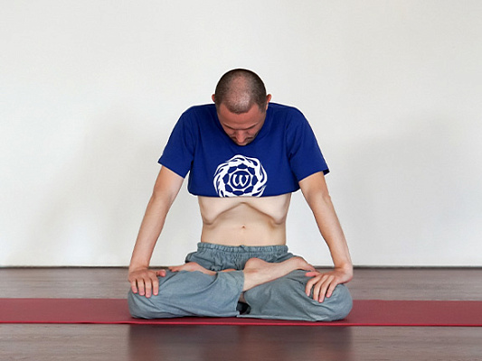 Agnisara Kriya: Step-by-Step Guide, Benefits, & How To Perform This Yogic Practice
