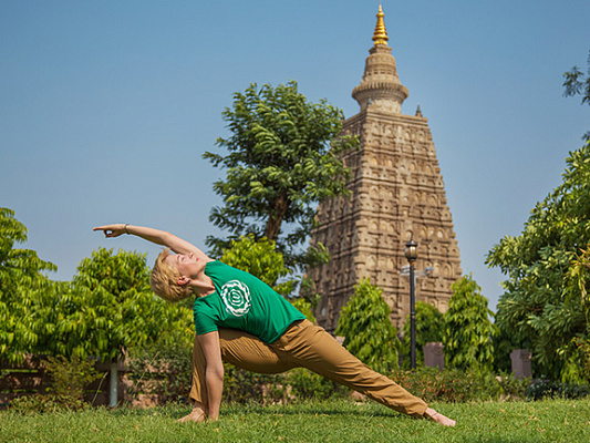 Master Parshvakonasana: Step-by-Step Extended Side Angle Pose