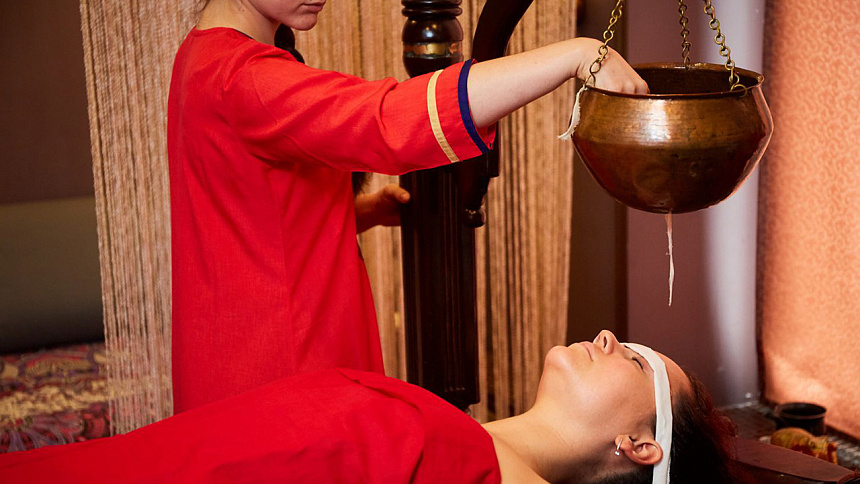 Shirobyanga scalp massage with oil photo